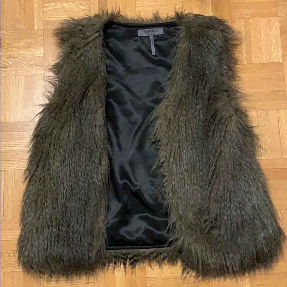 ❗️2/$30❗️Buffalo David Bitten Faux Fur Vest